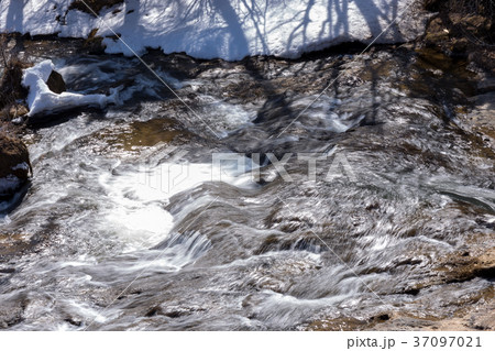 栃木県日光市　竜頭ノ滝（3月） 37097021