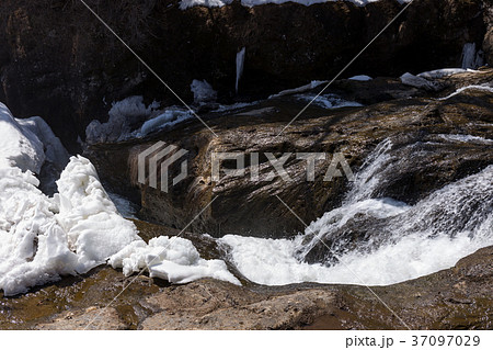 栃木県日光市　竜頭ノ滝（3月） 37097029