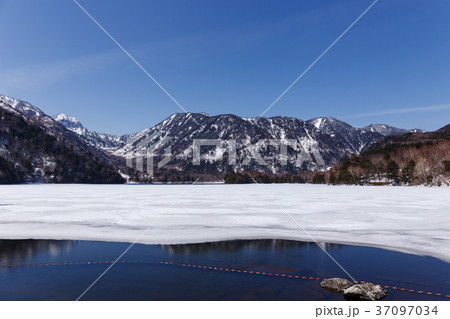 栃木県日光市　湯ノ湖（3月） 37097034