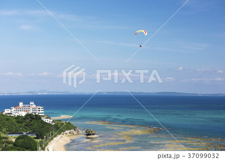 ハンググライダー体験　沖縄　知念岬公園 37099032