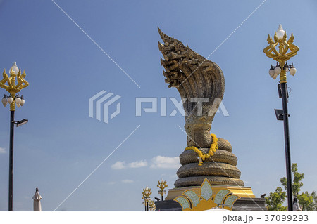 ナコンパノムのナーガ像 37099293