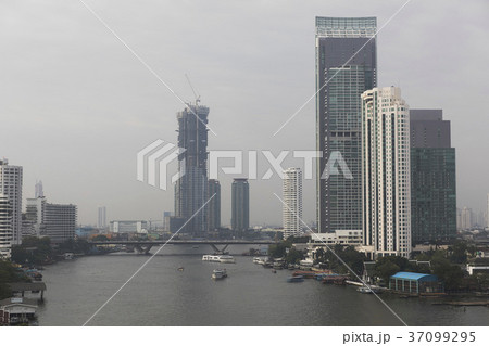 バンコクのチャオプラヤ川の眺め 37099295