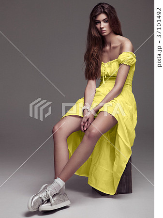 Beautiful young girl fashion girl in yellow dress 37101492