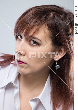 Portrait of young attractive woman 37101717