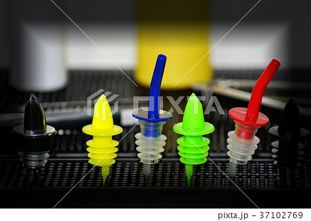Decorative kitchen items. 37102769