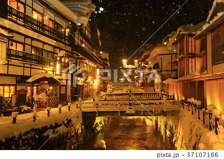 冬の銀山温泉 冬の銀山温泉 37107166