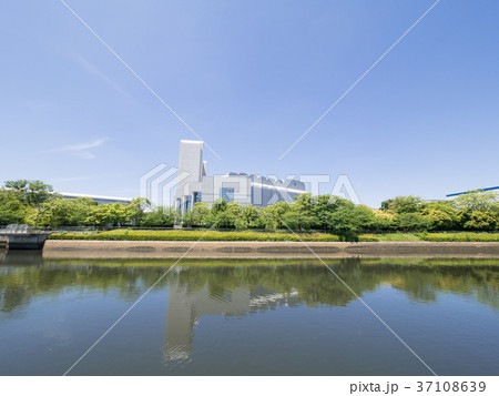 名古屋都市風景　名古屋国際会議場と堀川 37108639