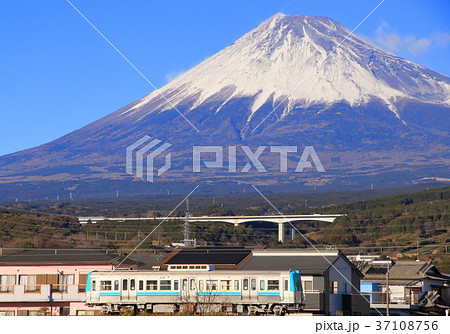 岳南電車と富士山 37108756