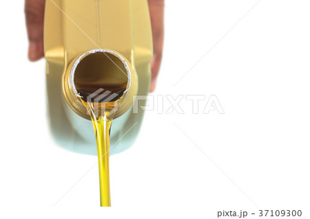 Motor oil pouring Motor oil pouring 37109300