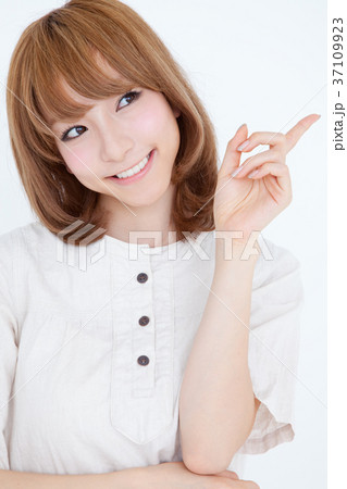 女性　ポートレート 37109923