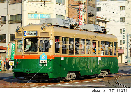 路面電車 広島電鉄1900形の写真素材
