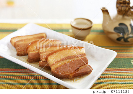 沖縄伝統の三枚肉と泡盛 37111185