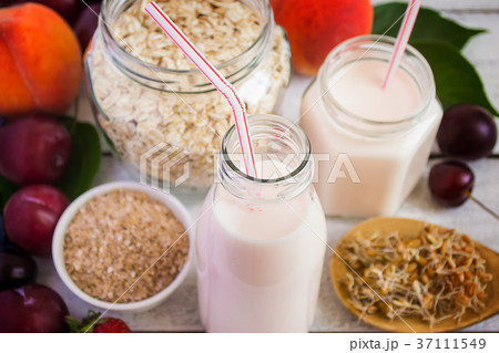 Healthy eating concept: bran, cereals, wheat germ 37111549