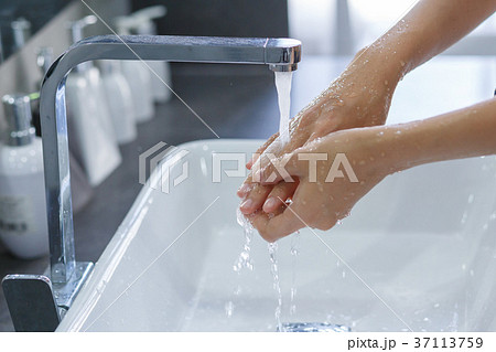 Hand washing Hand washing 37113759