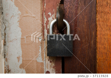 Old lock the door. lock on the door of farmhouse Old lock the door. lock on the door of farmhouse 37113928