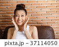 Smiling woman  37114050
