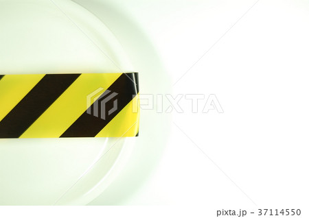 盛り付け禁止の皿 37114550