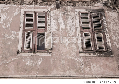 closed window blinds 37115739