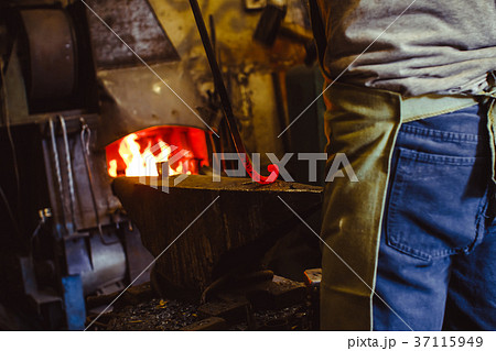 blacksmith hammer anvil 37115949