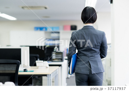 ビジネスウーマン　 37117937