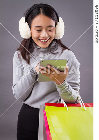 happy asian woman shopping online 37118096