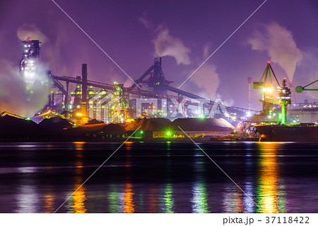 名古屋港の工場夜景の写真素材