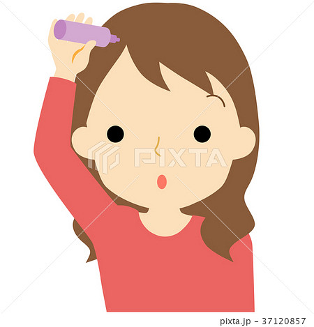 ヘアケアをする女性 ヘアケアをする女性 37120857