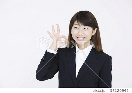 若いビジネスウーマン　 37120942