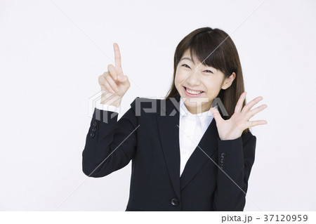 若いビジネスウーマン 若いビジネスウーマン 37120959