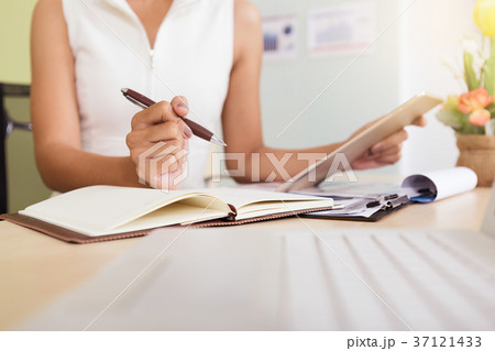 Young businesswomen looking at tablets 37121433
