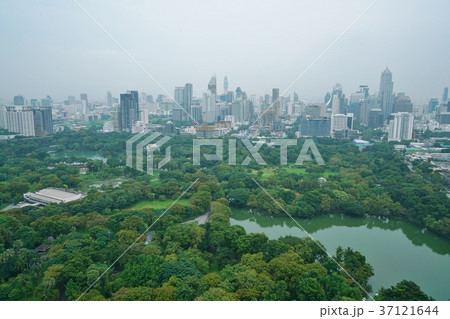 タイ王国バンコクのルンピニー公園周辺の風景 タイ王国バンコクのルンピニー公園周辺の風景 37121644