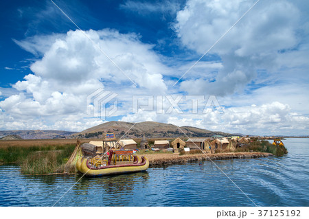 Totora boat on the Titicaca lake near Puno, Peru 37125192