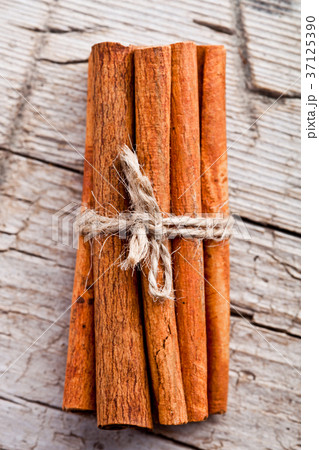 stack of cinnamon sticks 37125390