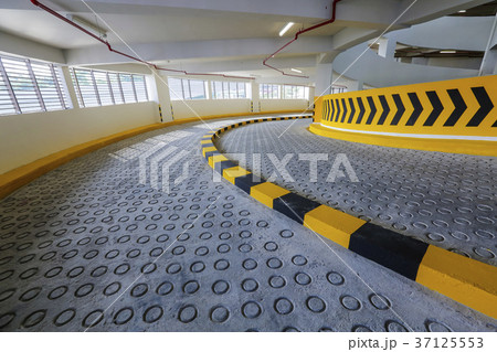 Empty curving shaped ramp entrance and exit 37125553