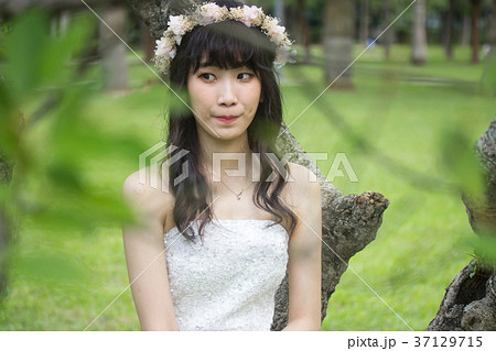女性 メス 女の人 37129715