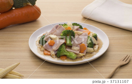 the thai food with sausage the thai food with sausage 37131107