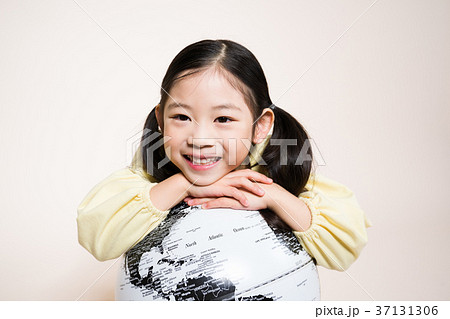 少女 子供 女の子 37131306