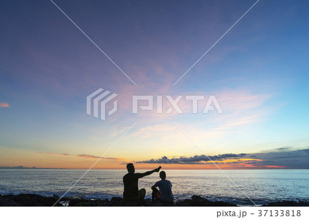 夕日 夕焼け 夕暮れ 37133818