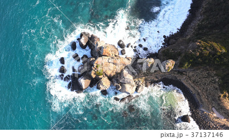 佐賀県唐津市_湊の立神岩(ドローン空撮) 佐賀県唐津市_湊の立神岩(ドローン空撮) 37137146