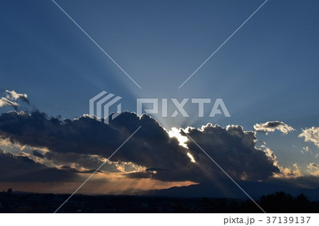 薄明光線 37139137