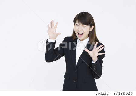 若いビジネスウーマン 若いビジネスウーマン 37139929