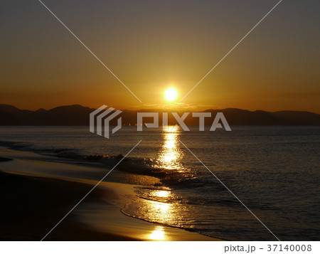 七里ヶ浜海岸の夜明け(初日の出) 七里ヶ浜海岸の夜明け(初日の出) 37140008