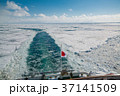 オホーツク海　網走沖の流氷観光砕氷船から見る流氷 37141509