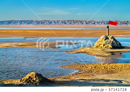 Chott el Djerid, a dry lake in Tunisia Chott el Djerid, a dry lake in Tunisia 37141728