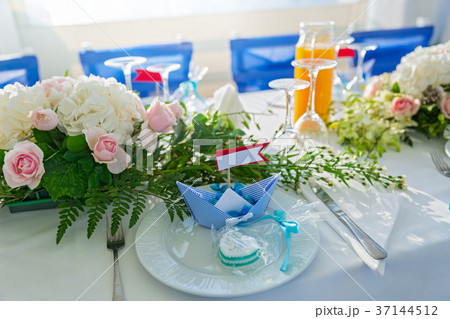 Bright holiday table 37144512