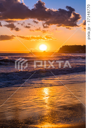 《神奈川県》江ノ島・湘南海岸の夕景 《神奈川県》江ノ島・湘南海岸の夕景 37148770