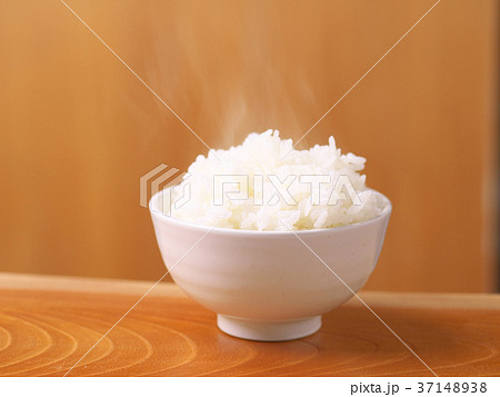 炊きたてのご飯 37148938