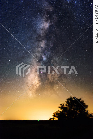 Milky way close up yellow light pollution 37148973