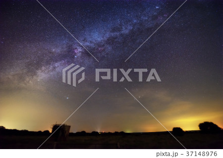 Milky way over summer night sky, Texas 37148976