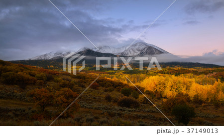 Twin peaks mountain, Mount Sopris and Elk 37149013
